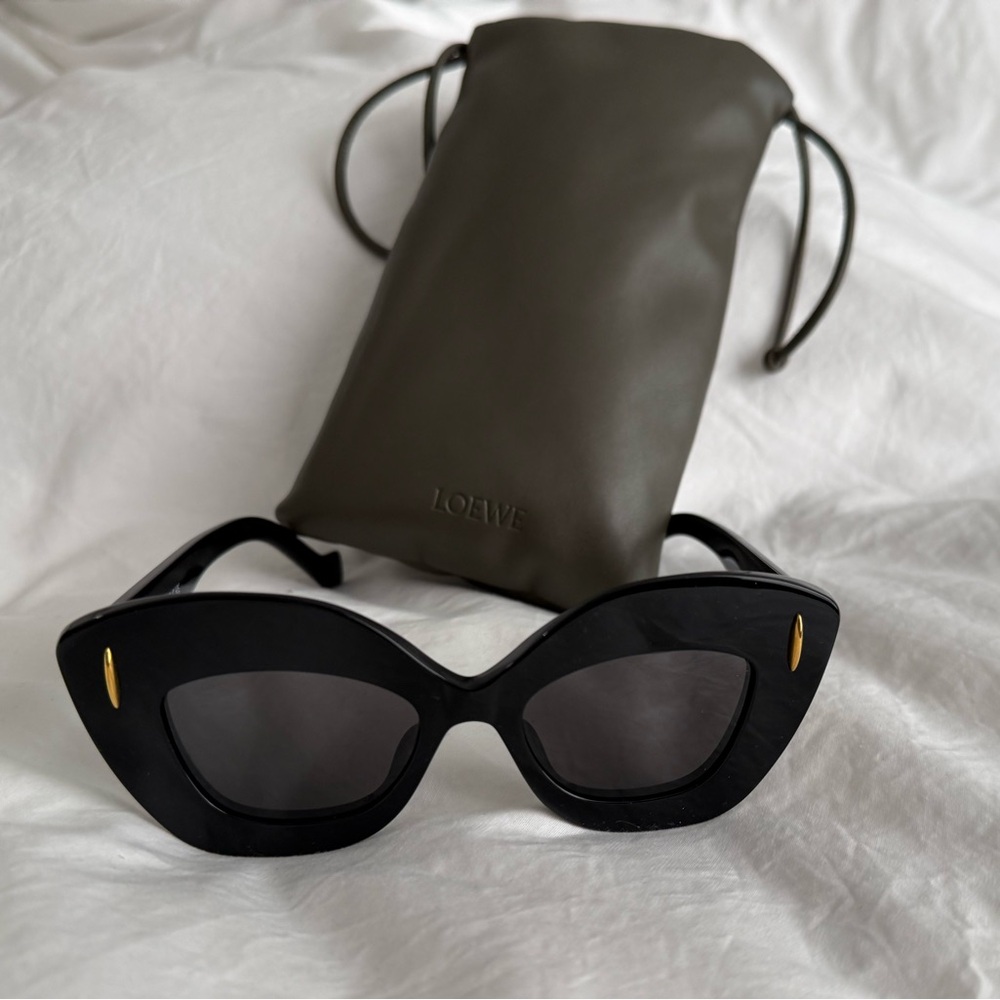Loewe Black Cat-Eye Sunglasses with Gold Details - Picture 2 of 8